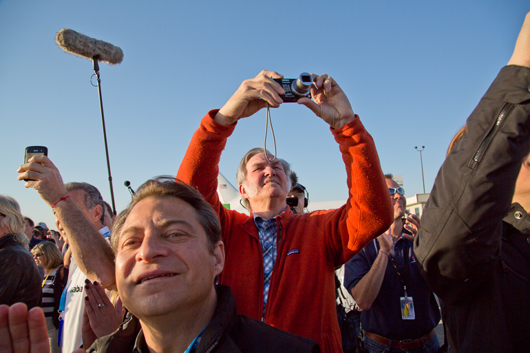 Burt Rutan takes some pictures during the flight test while X-Prize founder and chairman Peter Diamandis looks on.